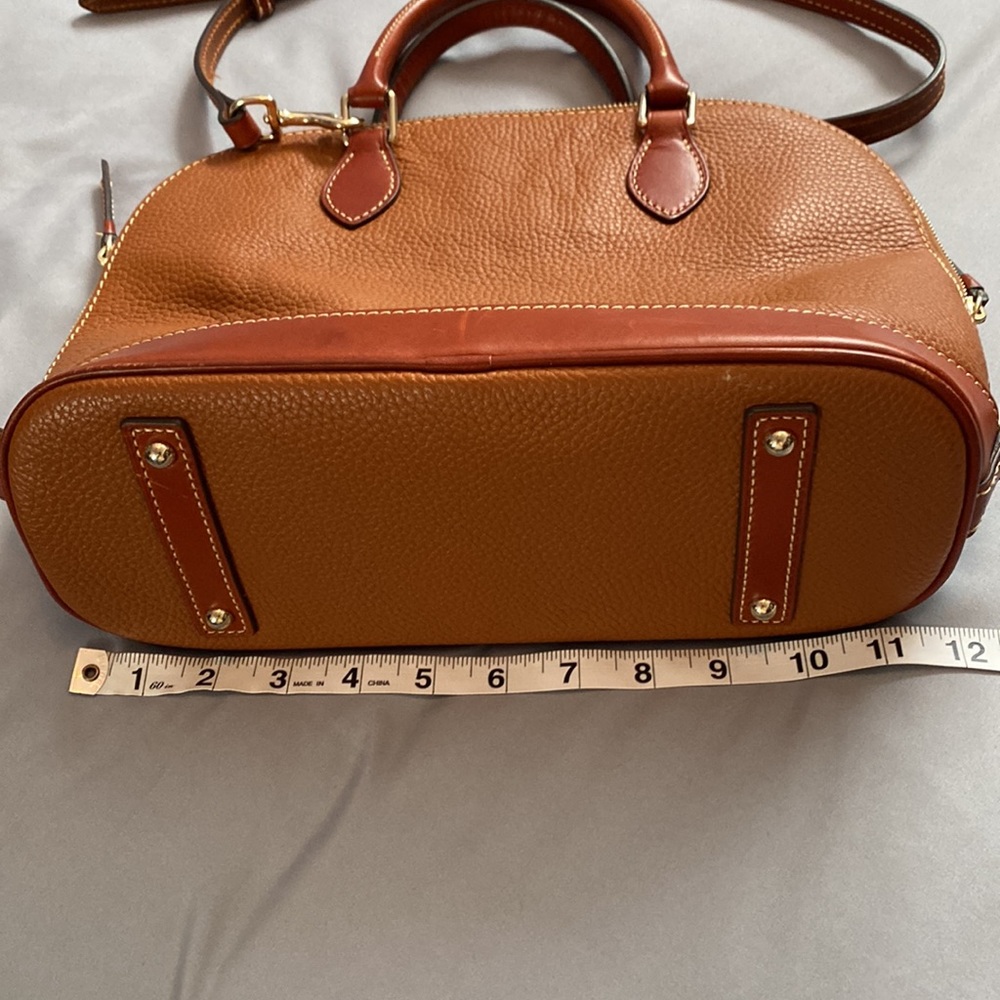 EUC Dooney and Bourke style R343 cognac/saddle brown satchel hand bag - Picture 12 of 13